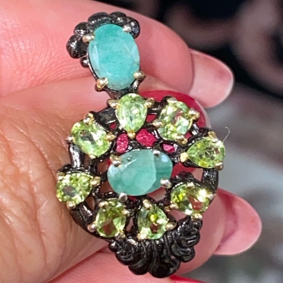 Classy Genuine Emerald Peridot Ring - Picture 12 of 12